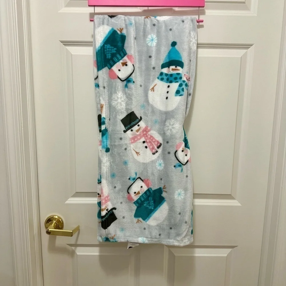 Betsey Johnson Ultra Soft Plush Throw Snowman Blanket